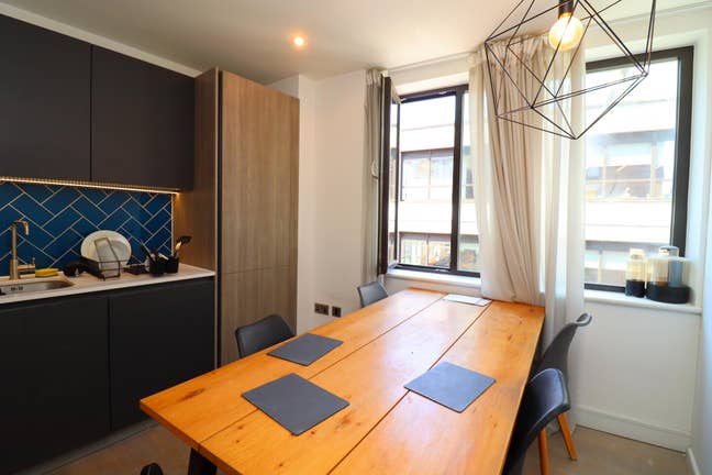 Gym, Cinema, Consierge: Shoreditch new build Main Photo