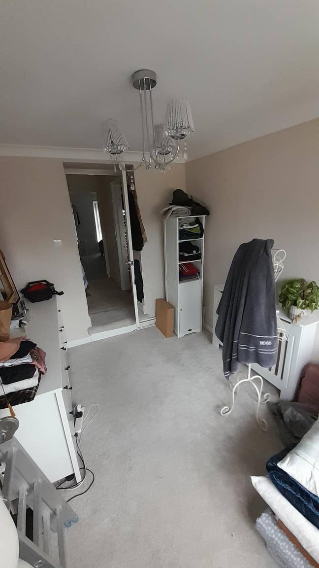 Small dbl / Large single room for female only Main Photo