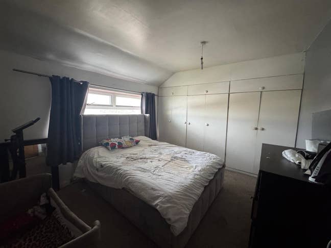 2 Double room is available for rent in - B13 0NN Main Photo