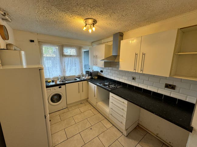 Lovely Double Bedroom Available Now in Bethal Gree Main Photo
