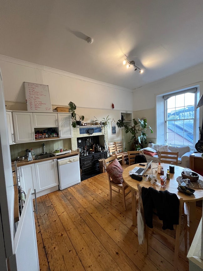 Spacious flat in Glasgow west end  Main Photo