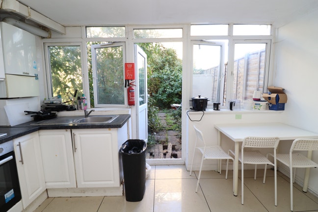 2 stunning room In Stratford/Maryland/ nearby tube Main Photo