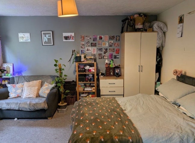 Large Double Room-No deposit- Close to city centre Main Photo