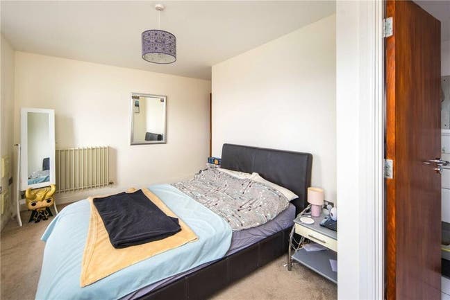 1 Ensuite & 2 Doubles Rooms  *3 Bed Apartment Main Photo