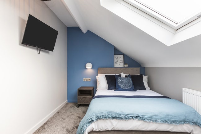 Modern spaciousBedroom  close to the City Cent Main Photo