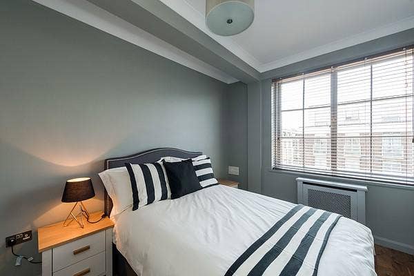 / Massive room with private Bathtub & Balcony  Main Photo