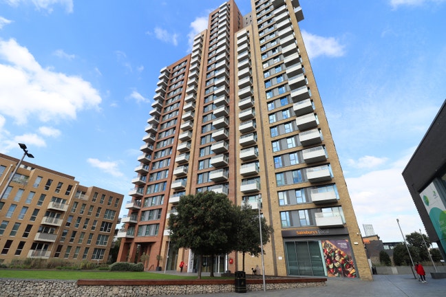 60 Seconds to District Line (Private Gym Included) Main Photo