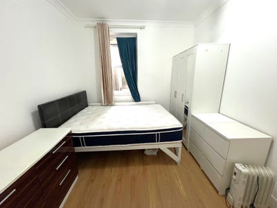 Large Double in Nice House Main Photo