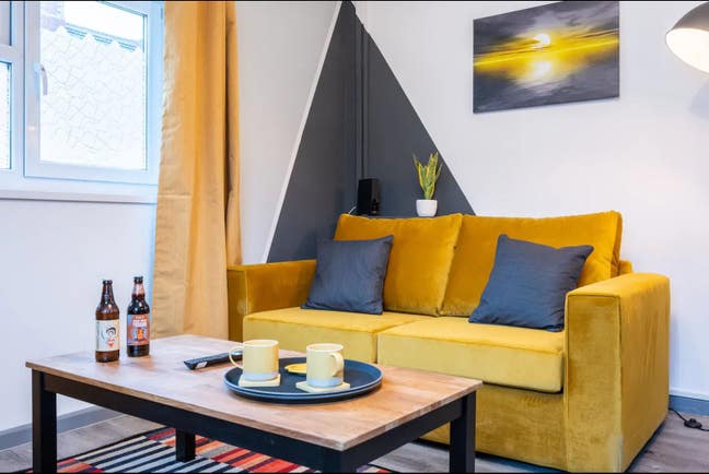 Newly refurbished flat Main Photo