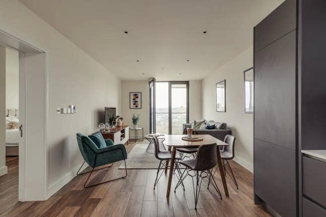 Modern Pet-Friendly 1-Bed | City & River View Main Photo