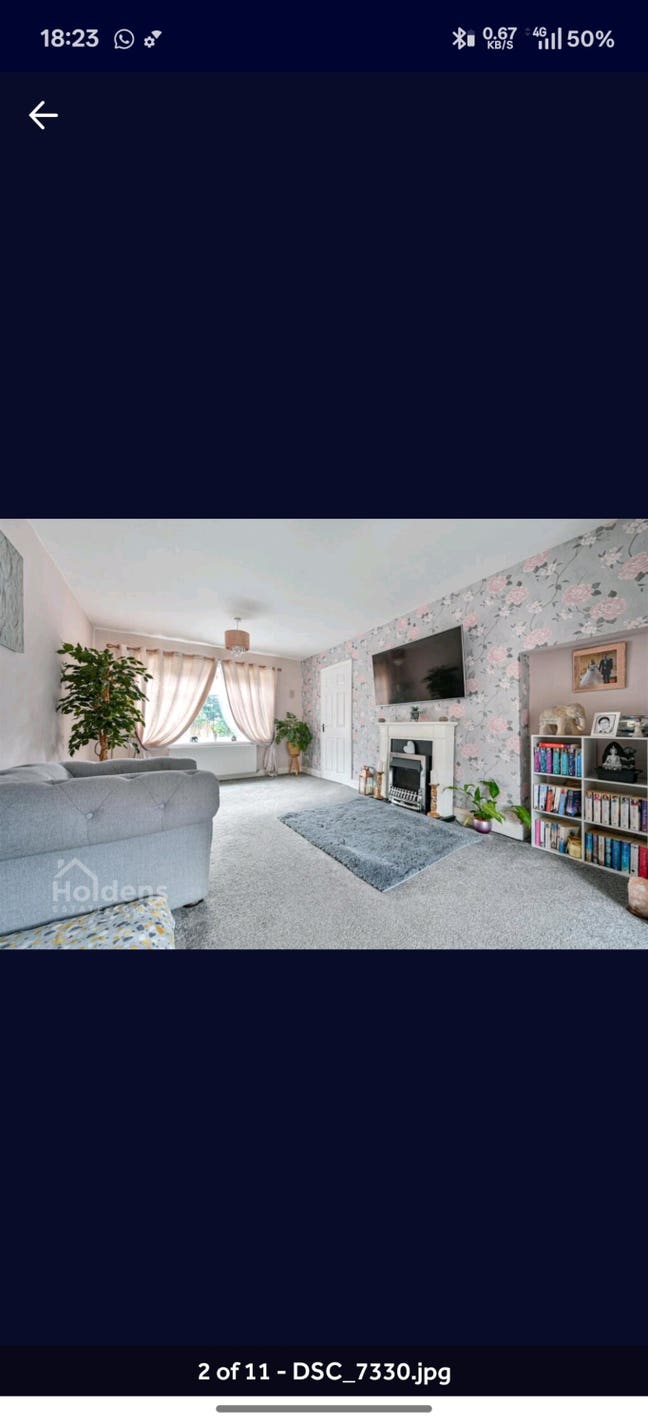 Room for rent in a three bedroom house  Main Photo