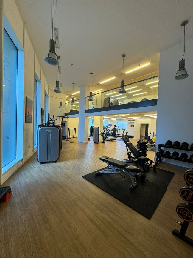 Modern Room in High Rise Build- Gym / 1min to Tube Main Photo