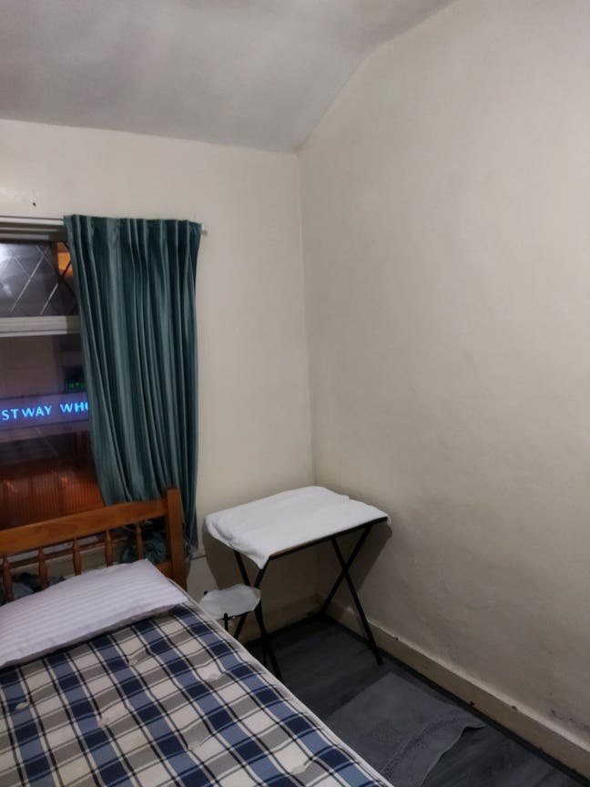 Double bedroom for single person Main Photo