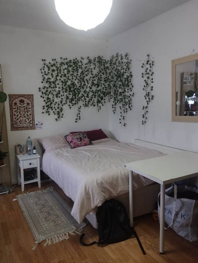 Huge Double Room, close to city Main Photo