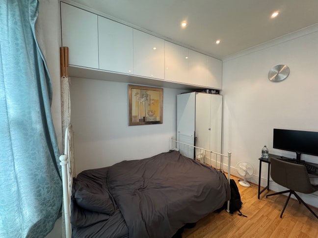 Lovely King Size Ground Floor Room available Main Photo