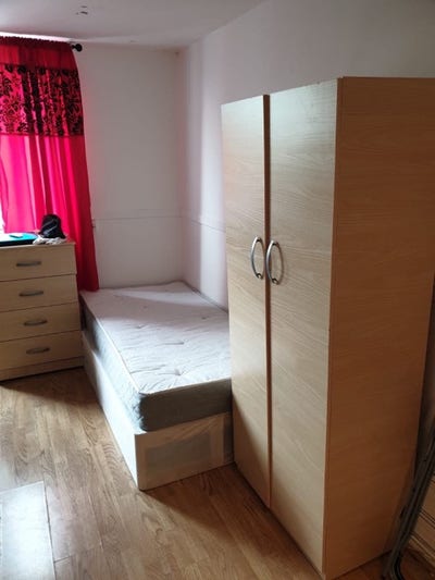 Single Room Available in Poplar E14 *.* Main Photo
