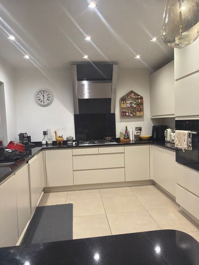 Room in new Malden  Main Photo