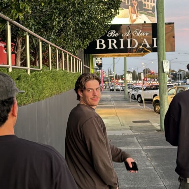 Looking for a new spot 🕯️ Main Photo