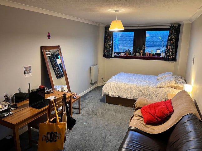 Room available in Partick Main Photo