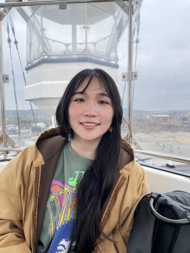 27 Female professional looking for a place to rent Main Photo