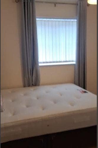 Ensuite Room in a Modern Flat  Hyde (SK14 ) Main Photo