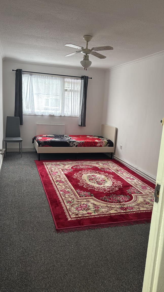 Double room, available to rent In Langley Main Photo
