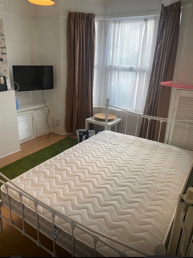 Double Room.  Stunning  Near City Centre Main Photo