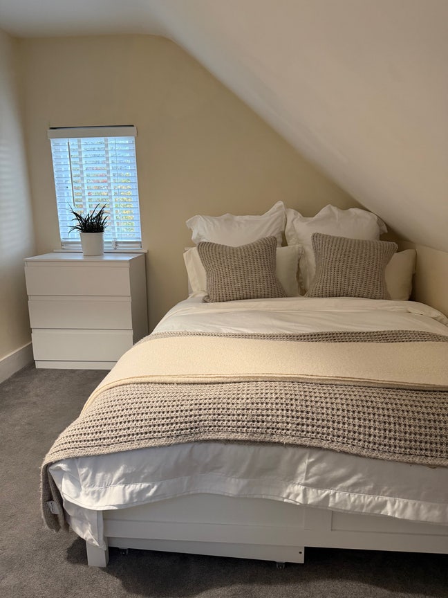 Bright Loft-Style Double Room in Calm Flat Main Photo