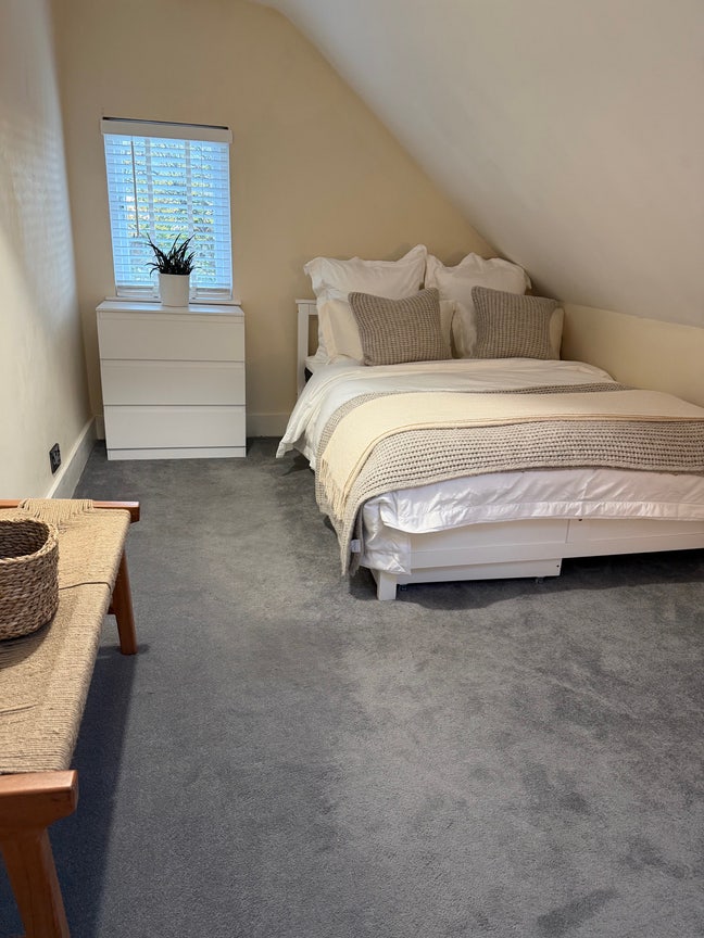 Bright Loft-Style Double Room in Calm Flat Main Photo