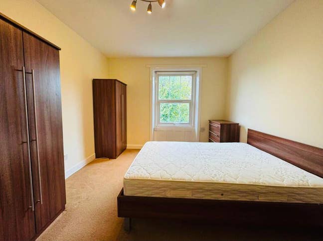 Great Location Double Room Available  Main Photo