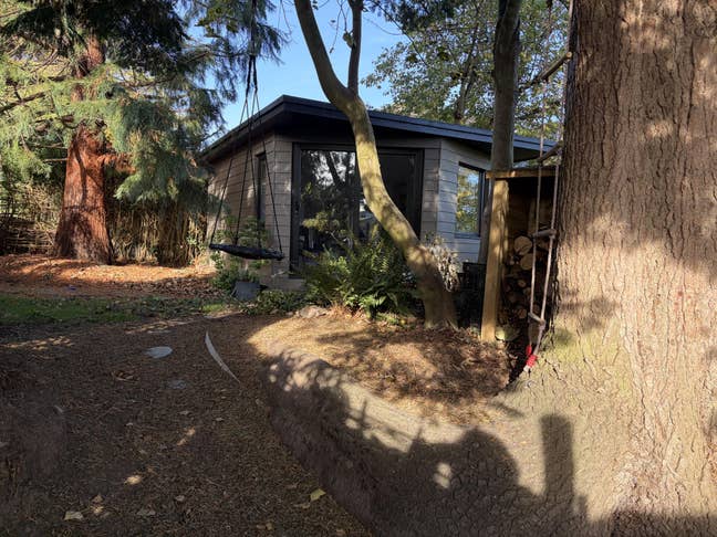 Secluded garden room with a WC Main Photo