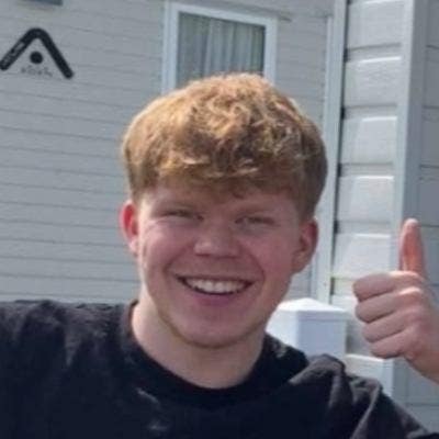 22 Year old looking for room or buddy up in centre Main Photo