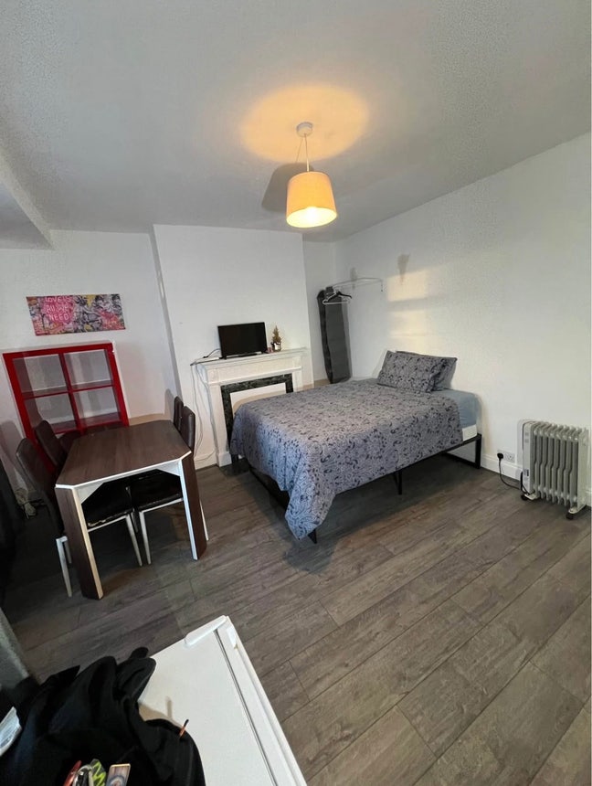 Spacious Double Room in Hendon  Main Photo
