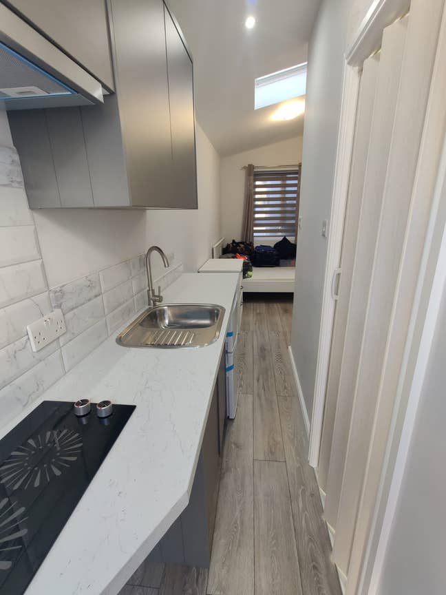 Lovely studio flat with own access Main Photo