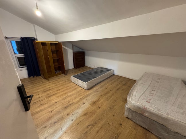 Double Bedroom in L7 Main Photo