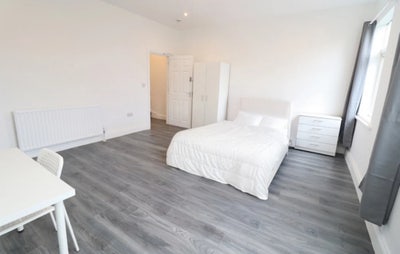 Very Large Double Room in the Heart of Tulse Hill Main Photo