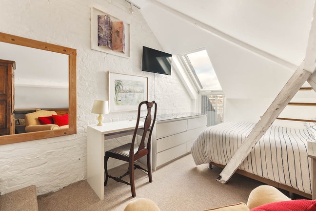 Room with terrace - Parsons Green Main Photo