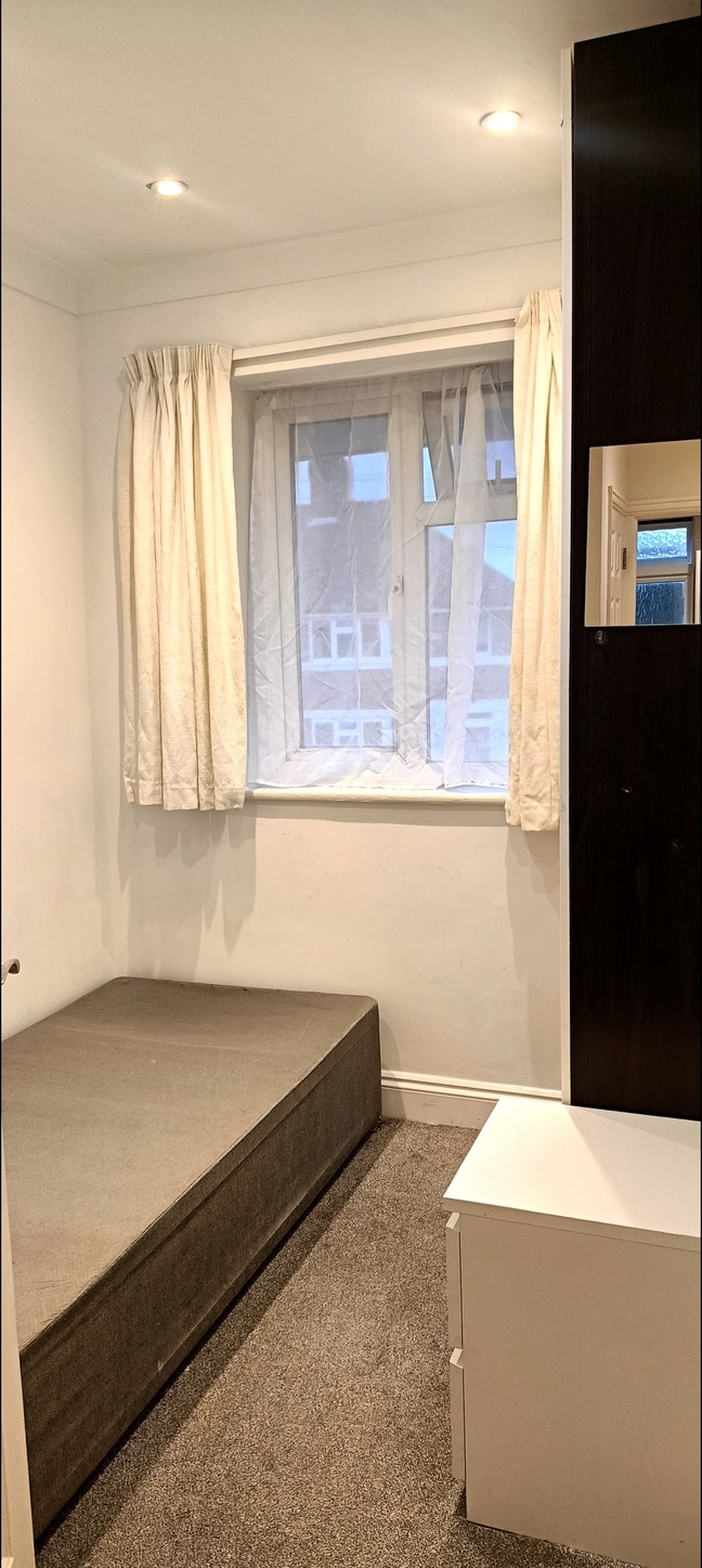 Canons Park Room for Rent Main Photo