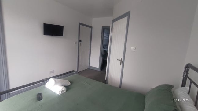 2 bedroom apartment  Main Photo