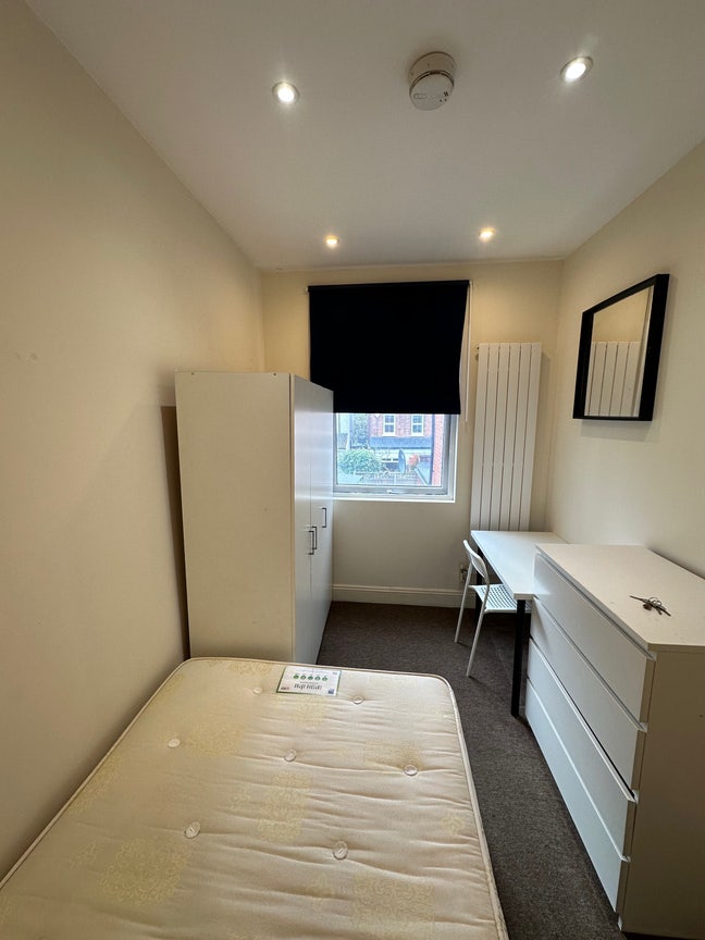 Available now - small double single use 700 Main Photo