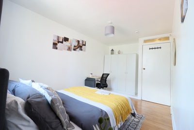 Huge Room 🏡 in Brixton - Zone 2! Main Photo