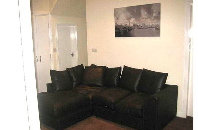 Room to rent with 6 other lovely students  Main Photo