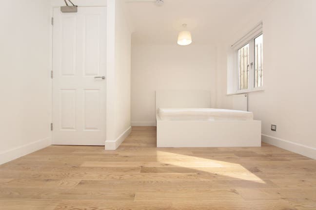 Prime E14 Rooms- Just Few Steps from Dlr Main Photo