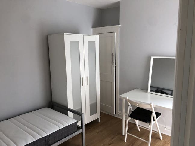 Nice quiet professional co-living private bathroom Main Photo