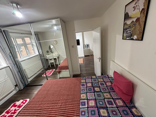 Last minute-Big 1 bed flat-refurbished-Clapham Jun Main Photo