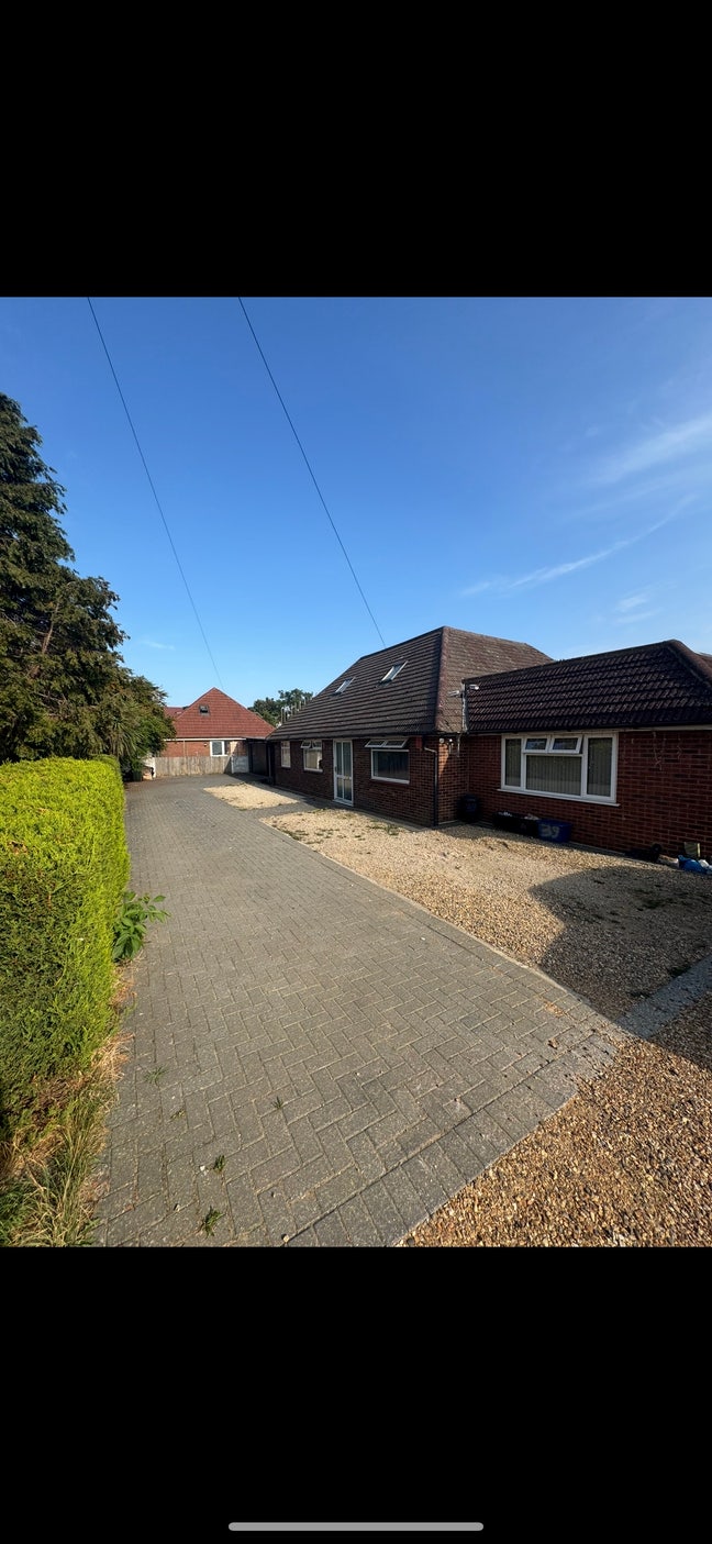 **Private Location**Double Room**Garden**Parking** Main Photo