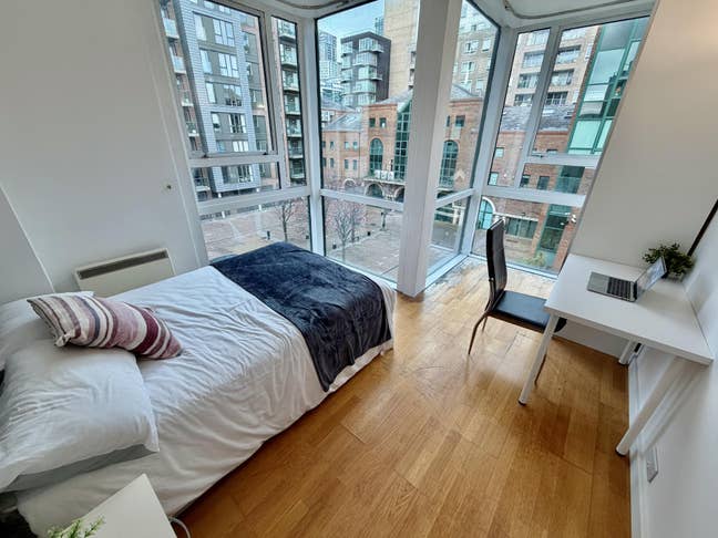Spacious double rooms in Crossharbour Main Photo