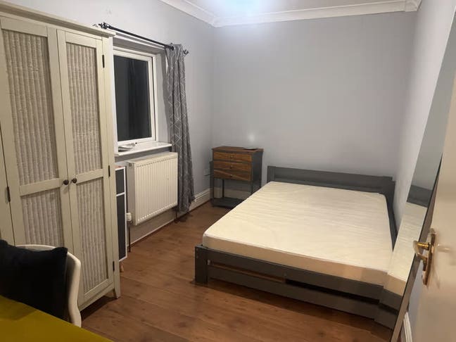 Modern Double Room – Professional House Share, BS3 Main Photo