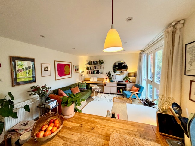 Gorgeous spare room in top-floor, park-view flat Main Photo