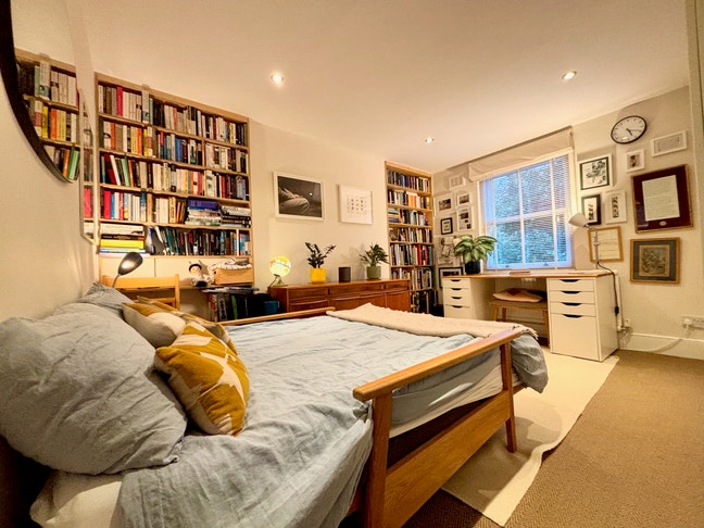 Gorgeous spare room in top-floor, park-view flat Main Photo